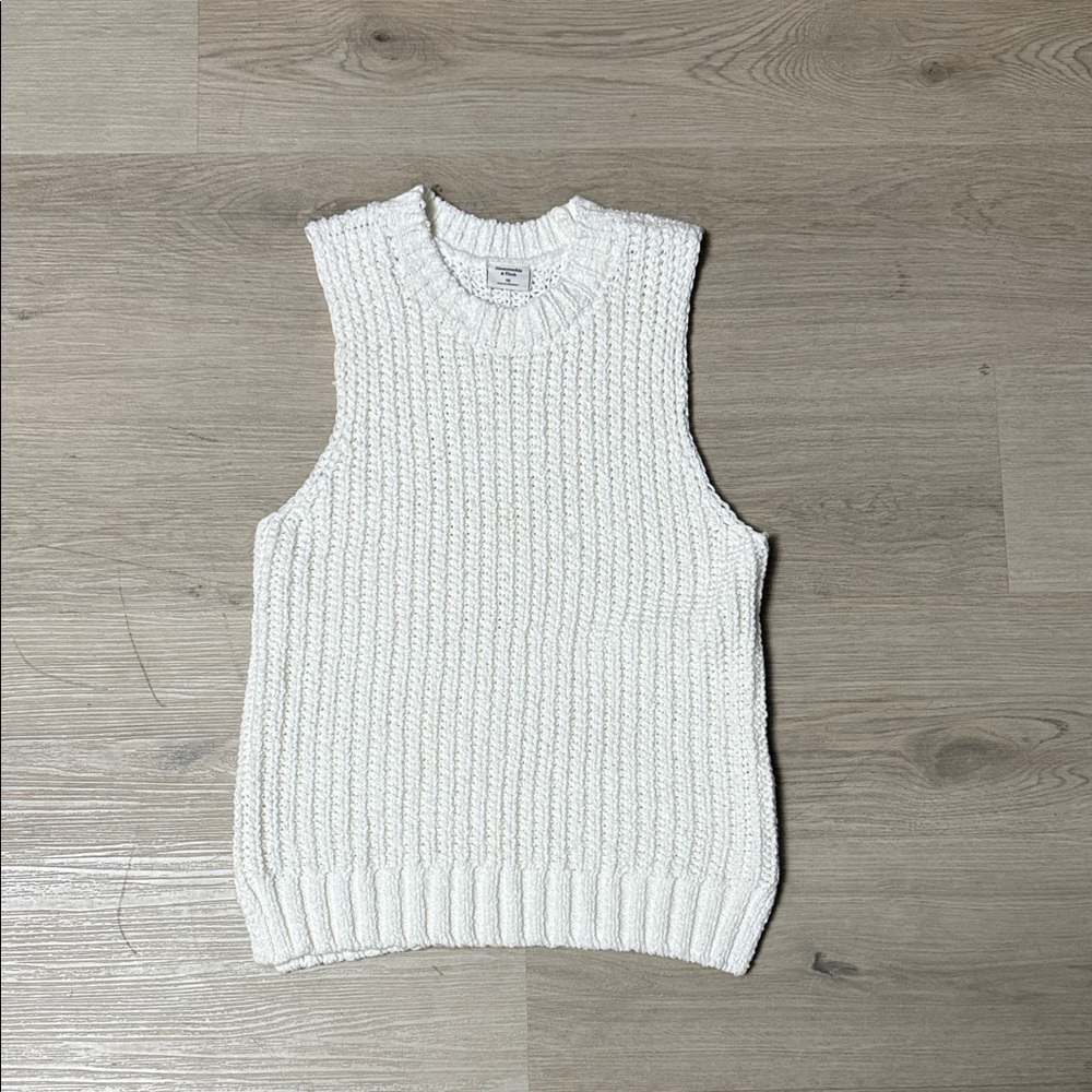 Abercrombie & Fitch Women's White Knit Cozy Layering Sleeveless Sweater Vest